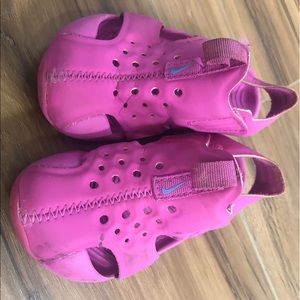 Nike watershoes pink